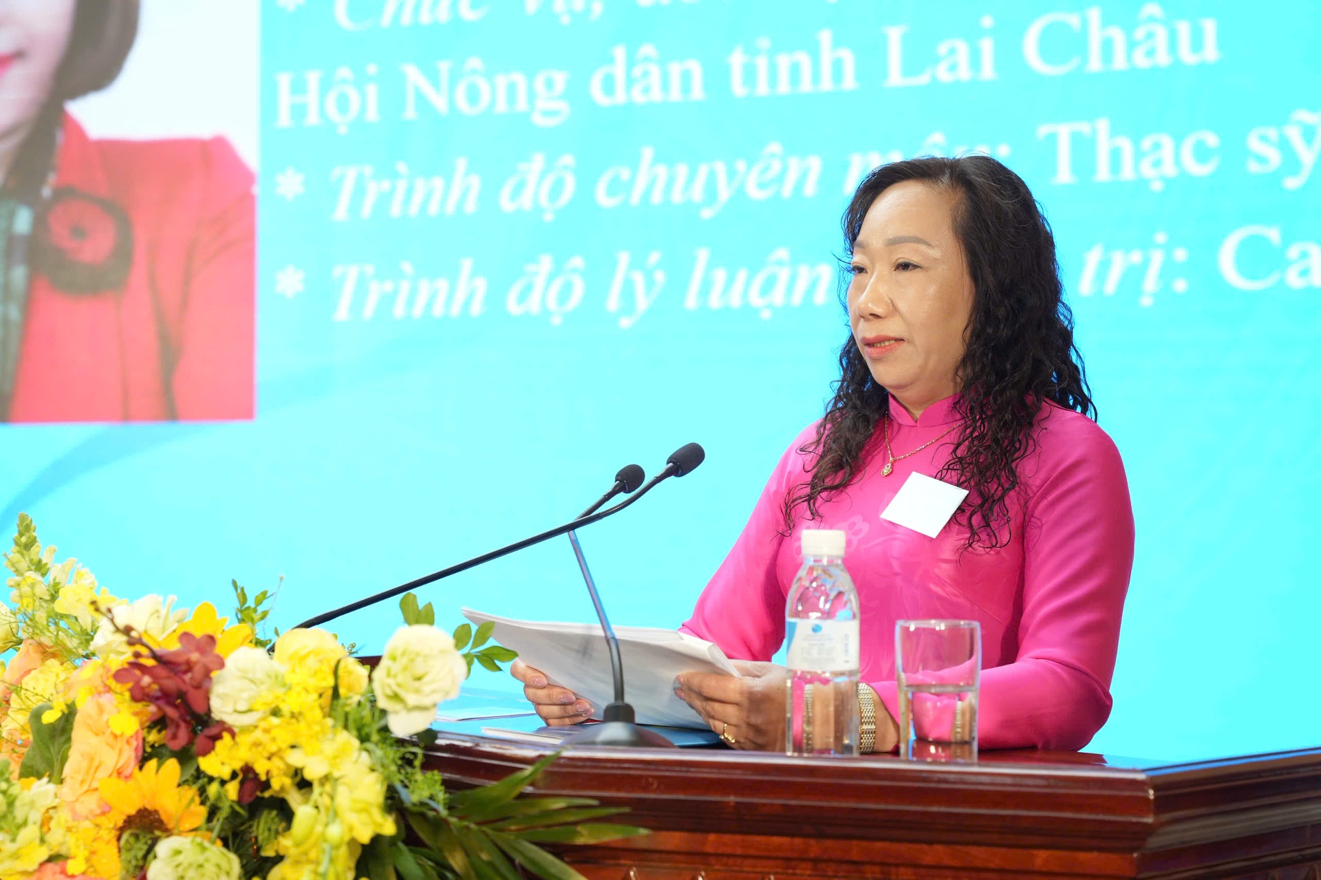 Đồng chí Ngô Thị Bích Hạnh – Tỉnh ủy viên, Chủ tịch Hội LHPN tỉnh phát biểu tại phiên làm việc thứ nhất.