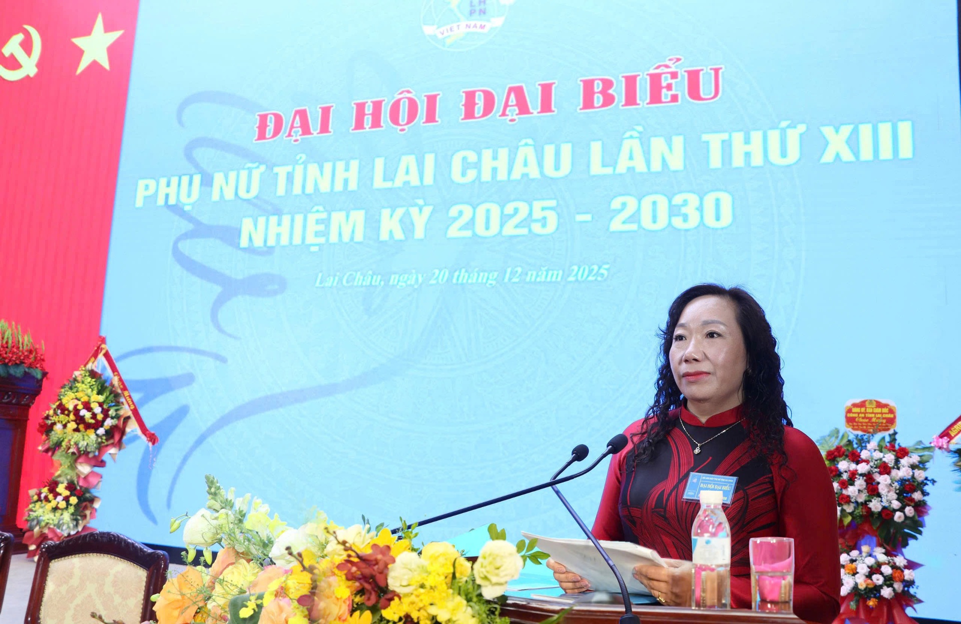 Đồng chí Ngô Thị Bích Hạnh – Tỉnh ủy viên, Chủ tịch Hội Liên hiệp Phụ nữ tỉnh Lai Châu phát biểu tại đại hội. Đồng chí Ngô Thị Bích Hạnh – Tỉnh ủy viên, Chủ tịch Hội Liên hiệp Phụ nữ tỉnh Lai Châu phát biểu tại đại hội.