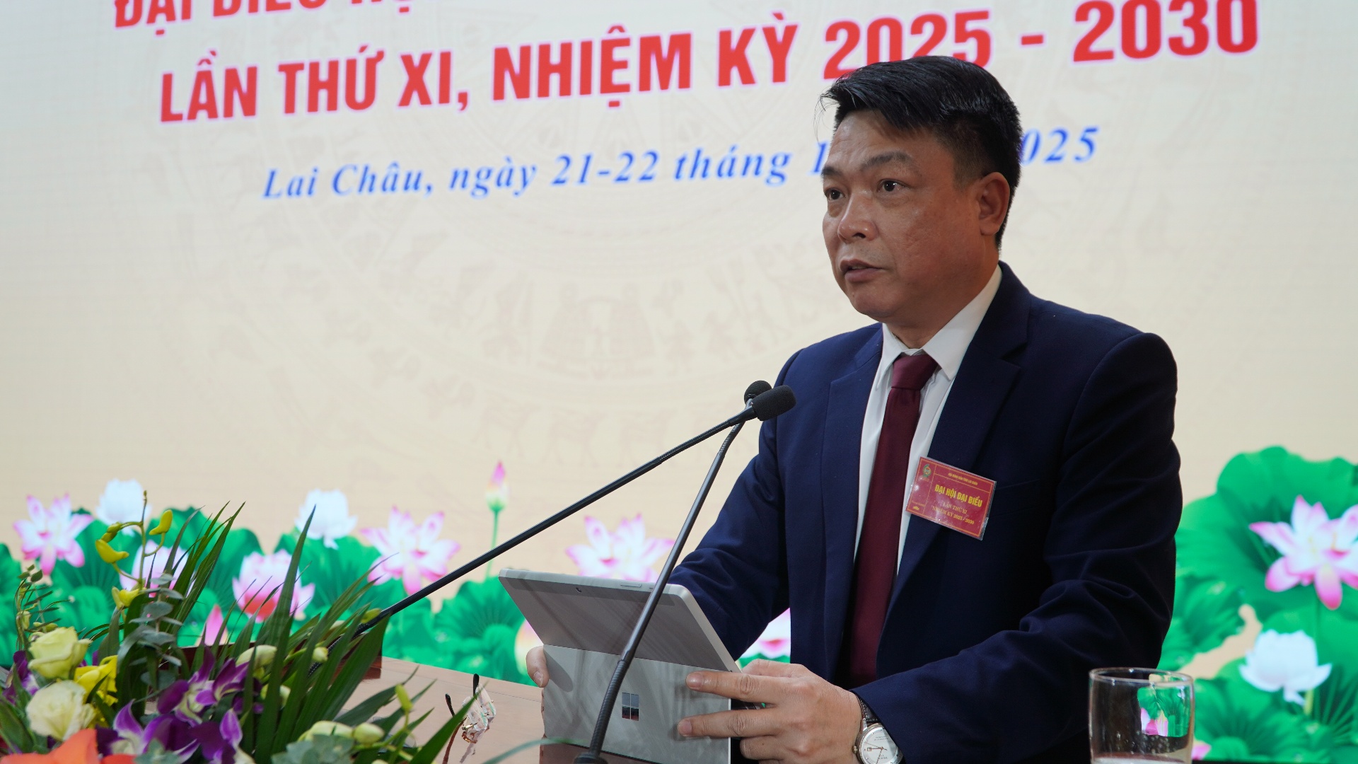 Đại biểu trình bày tham luận tại Đại hội.