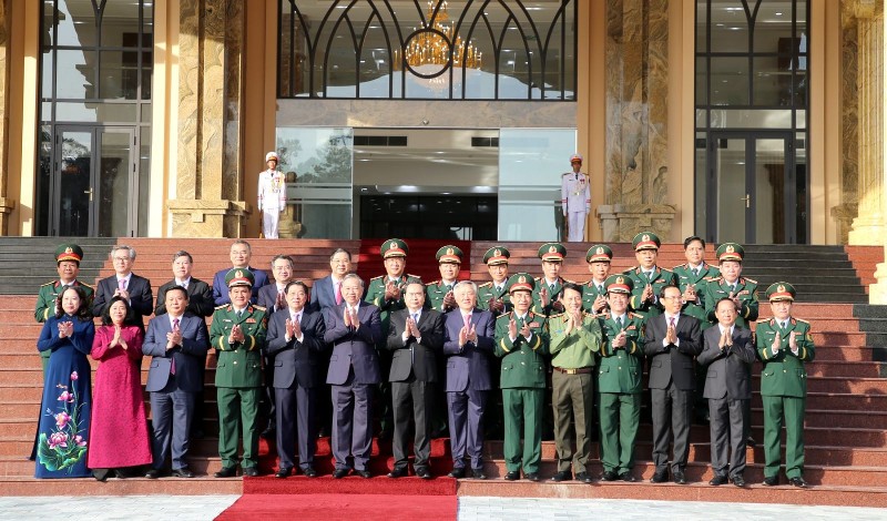 Quân đội nhân dân vững bước dưới cờ Đảng quang vinh