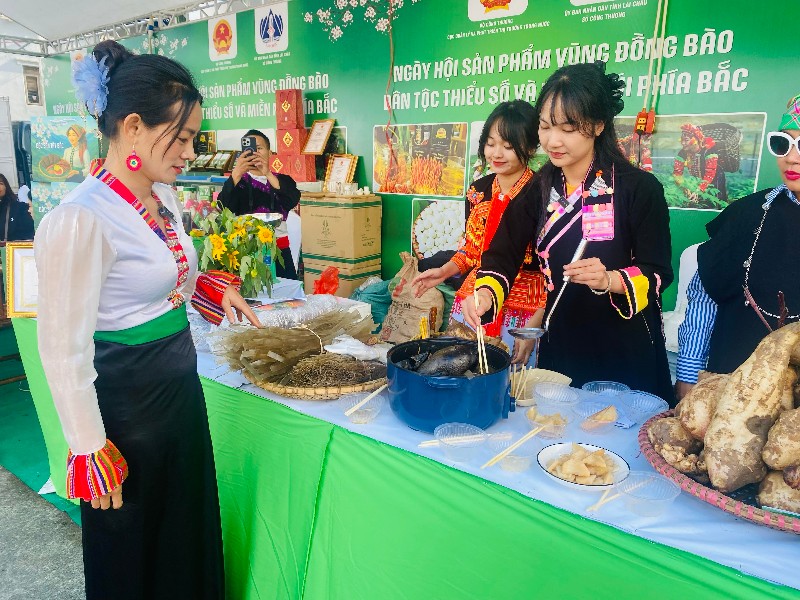 Liên kết sản xuất, cải thiện sinh kế cho đồng bào dân tộc thiểu số