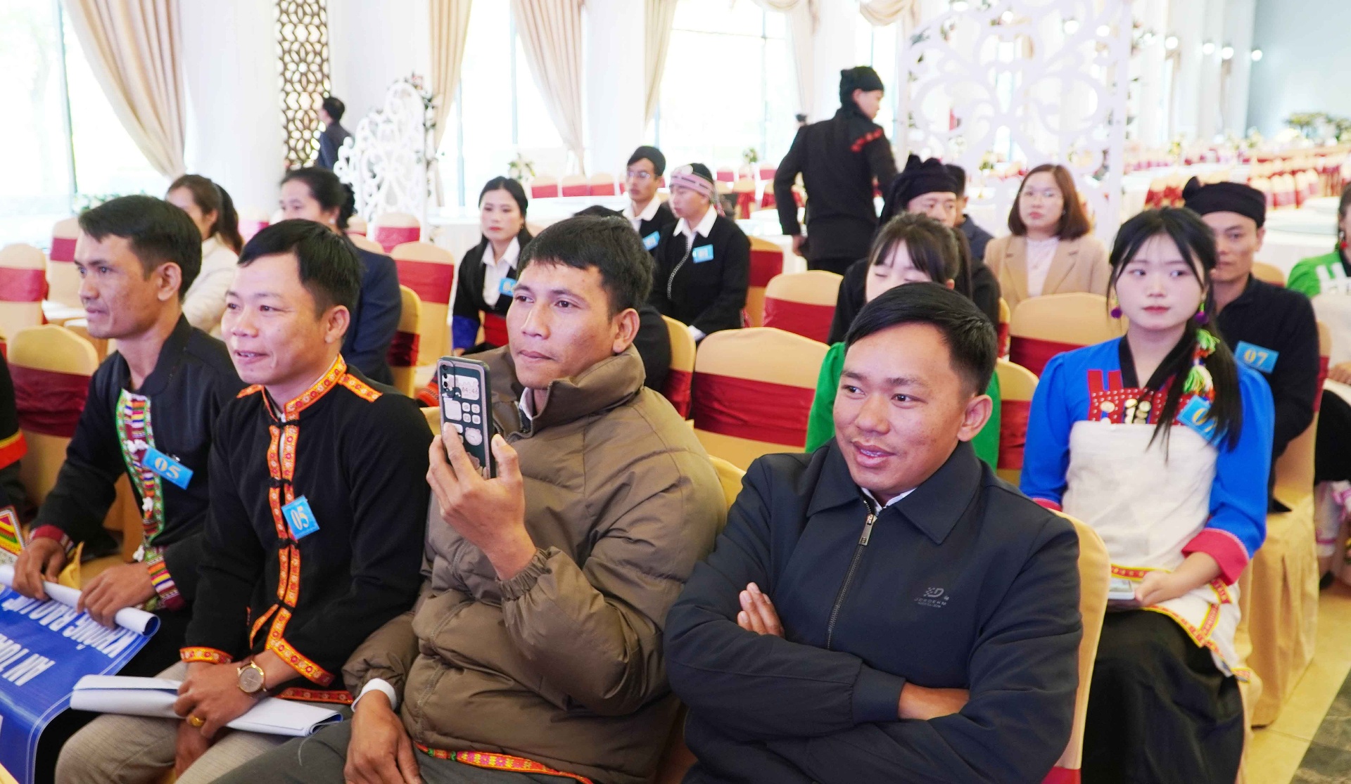 Các đoàn ở 12 xã đặc biệt khó khăn tham gia hội thi.