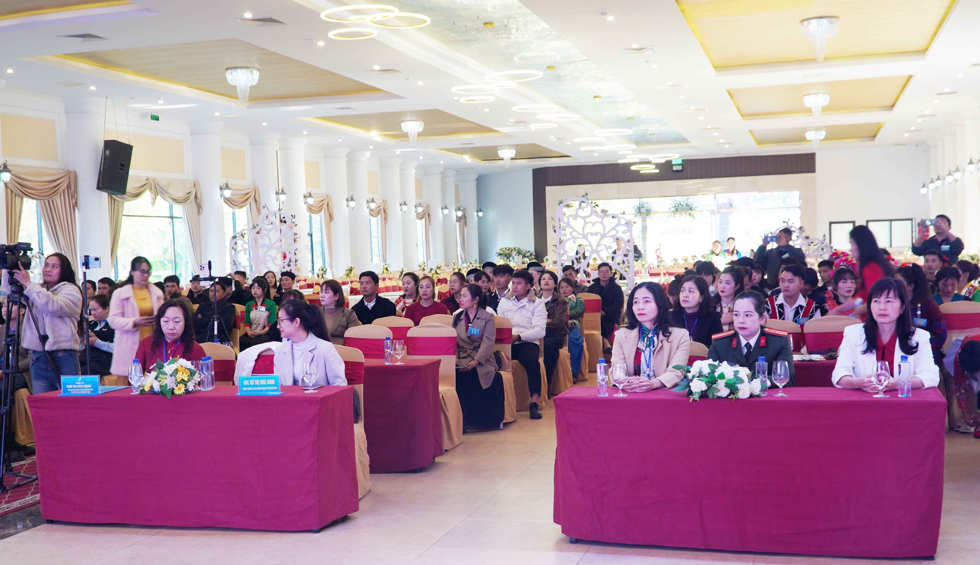 Các đại biểu dự khai mạc Hội thi.