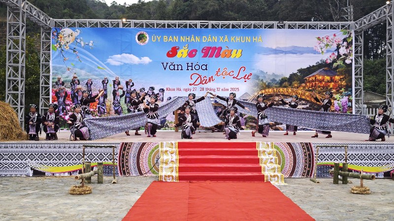 Sắc màu văn hóa dân tộc Lự