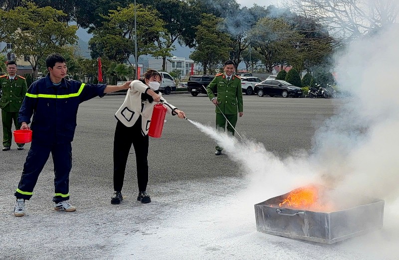 Huấn luyện, bồi dưỡng nghiệp vụ phòng cháy, chữa cháy và cứu nạn, cứu hộ