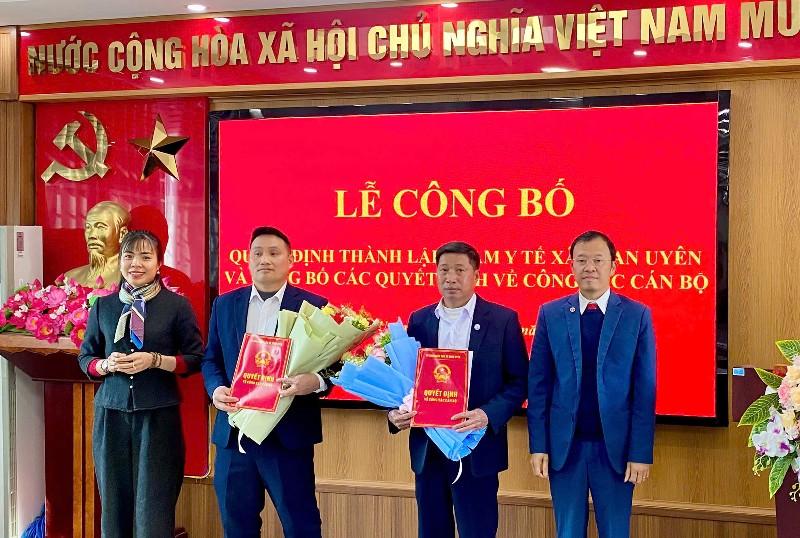 Công bố quyết định thành lập Trạm Y tế xã Than Uyên