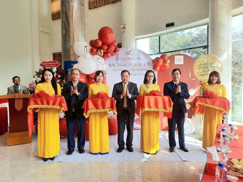 Khai trương Bách hóa Bưu điện – Cửa hàng OCOP Tân Phong