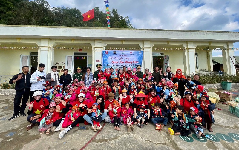 “Kết nối yêu thương - Sưởi ấm vùng cao”