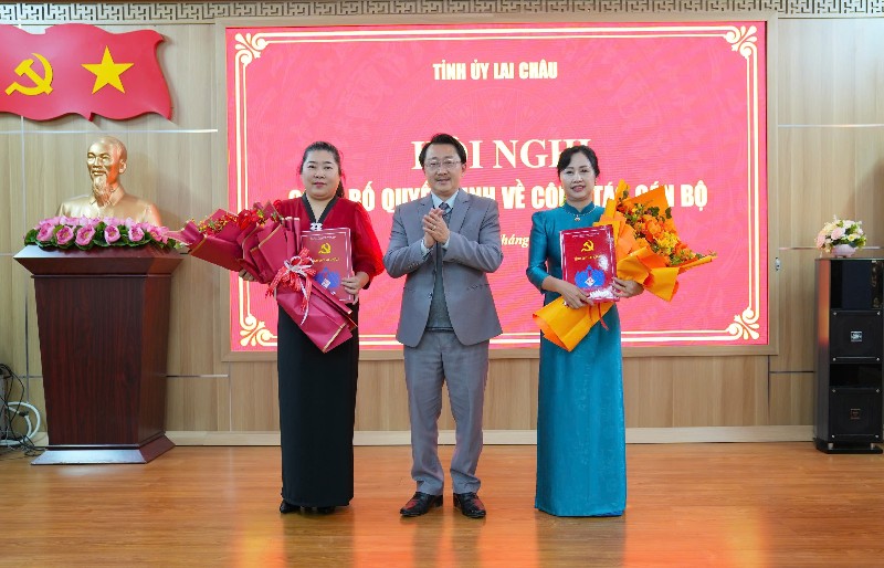 Công bố quyết định Phó Chủ tịch Hội Liên hiệp Phụ nữ tỉnh và Phó Chủ tịch Liên đoàn Lao động tỉnh