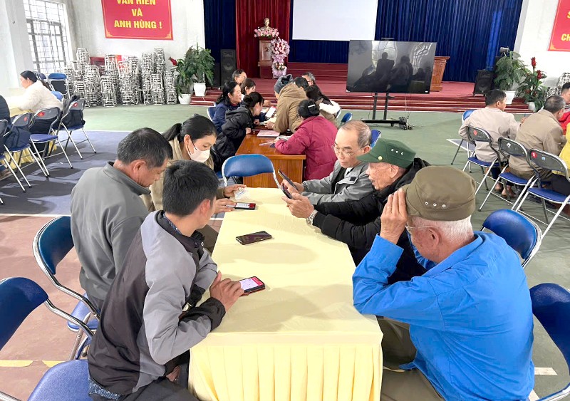 Tập huấn ứng dụng “Sổ tay đảng viên điện tử”