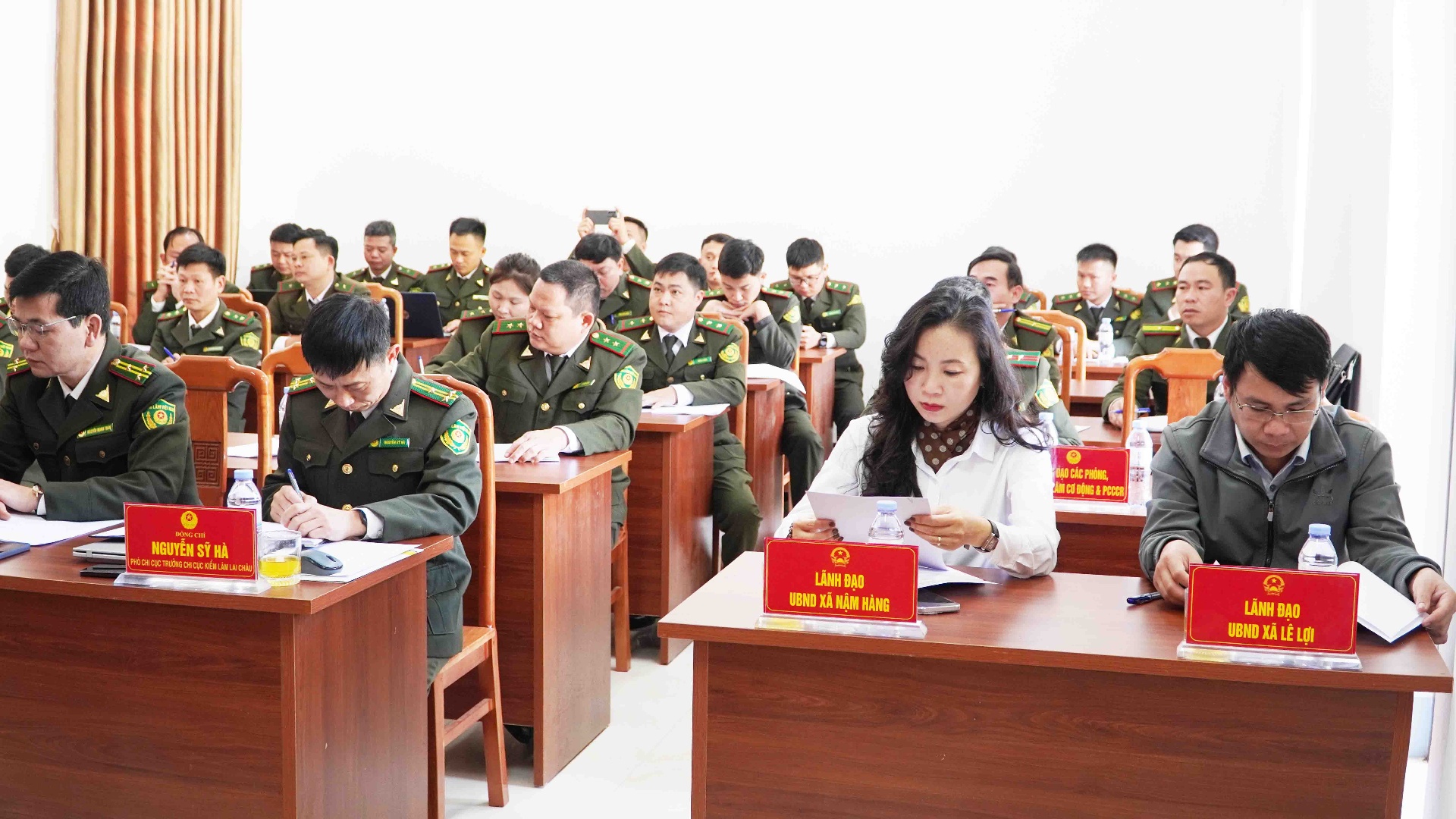 Các đại biểu dự hội nghị.