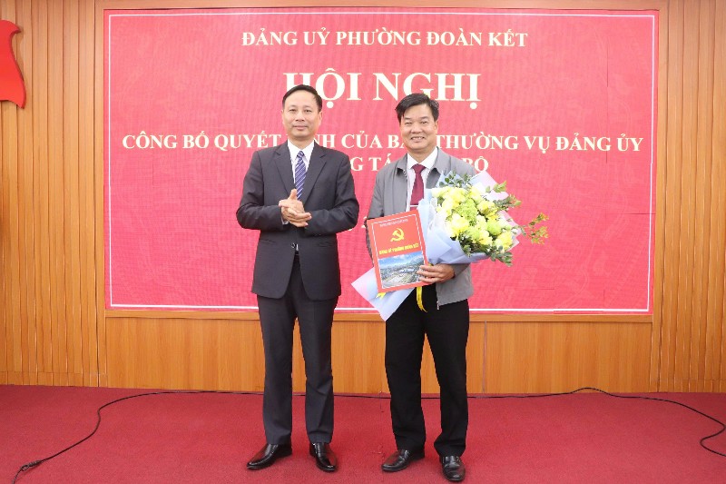 Đảng ủy phường Đoàn Kết công bố Quyết định về công tác cán bộ