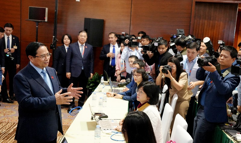 Thủ tướng Phạm Minh Chính thăm, động viên Trung tâm Báo chí phục vụ Đại hội XIV của Đảng