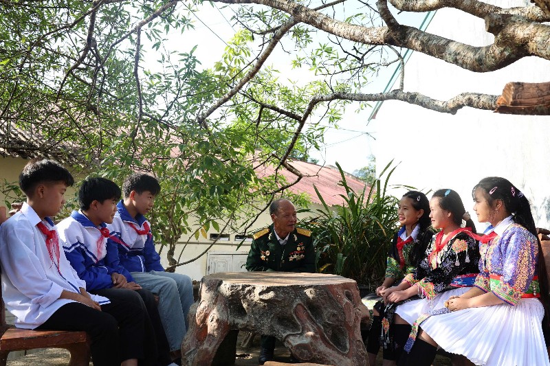 Người tiếp lửa truyền thống cho thế hệ trẻ