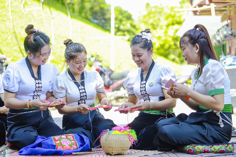 Bảo tồn, phát huy bản sắc văn hóa các dân tộc gắn với phát triển du lịch bền vững ở Lai Châu