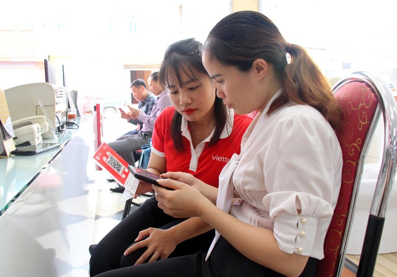 Chuyển đổi số toàn diện, lấy người dân và doanh nghiệp làm trung tâm