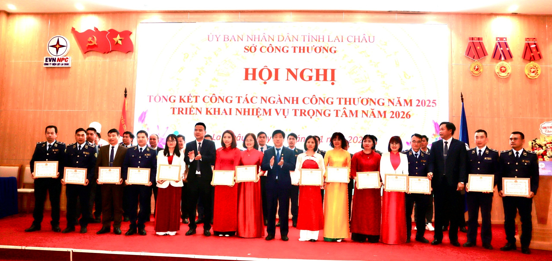 tặng giấy khen tặng giấy khen