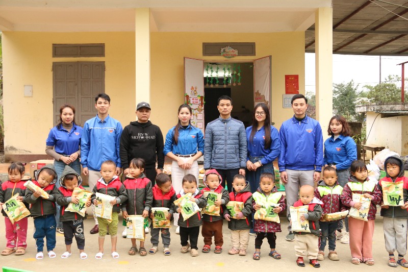 Chương trình thiện nguyện "Xuân ấm vùng cao"