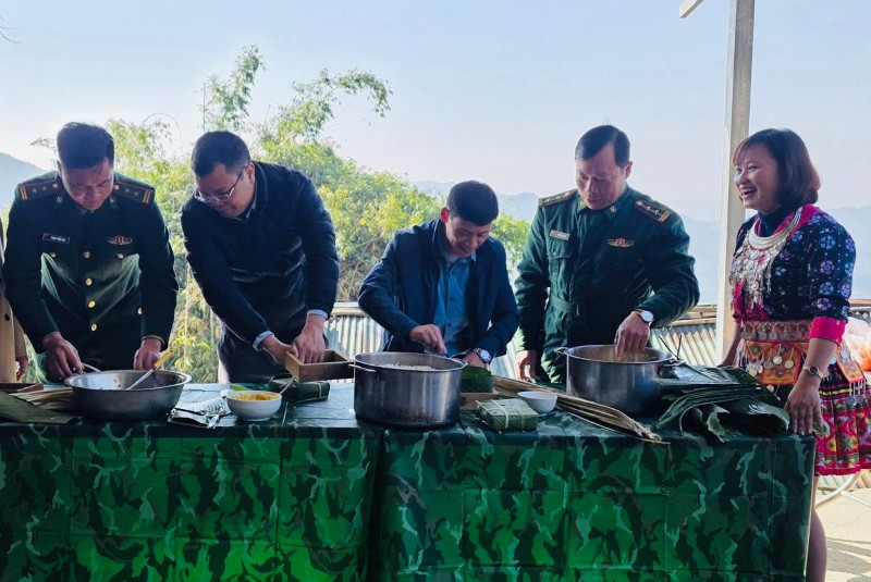 “Xuân Biên phòng ấm lòng dân bản” 