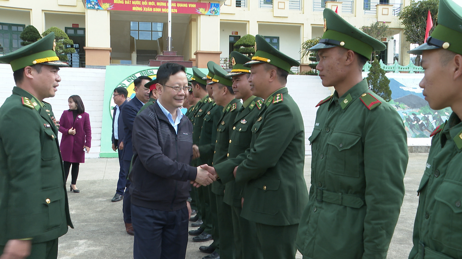 Phó Bí thư Tỉnh ủy Nguyễn Ngọc Vinh chúc tết các cơ quan, đơn vị và gia đình người có công tại xã Sin Suối Hồ