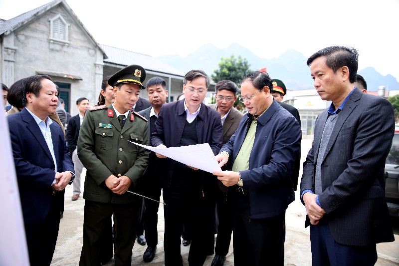 Bí thư Tỉnh ủy Lê Minh Ngân kiểm tra công tác chuẩn bị đầu tư xây dựng Trường Phổ thông Nội trú liên cấp Tiểu học và THCS xã Khổng Lào