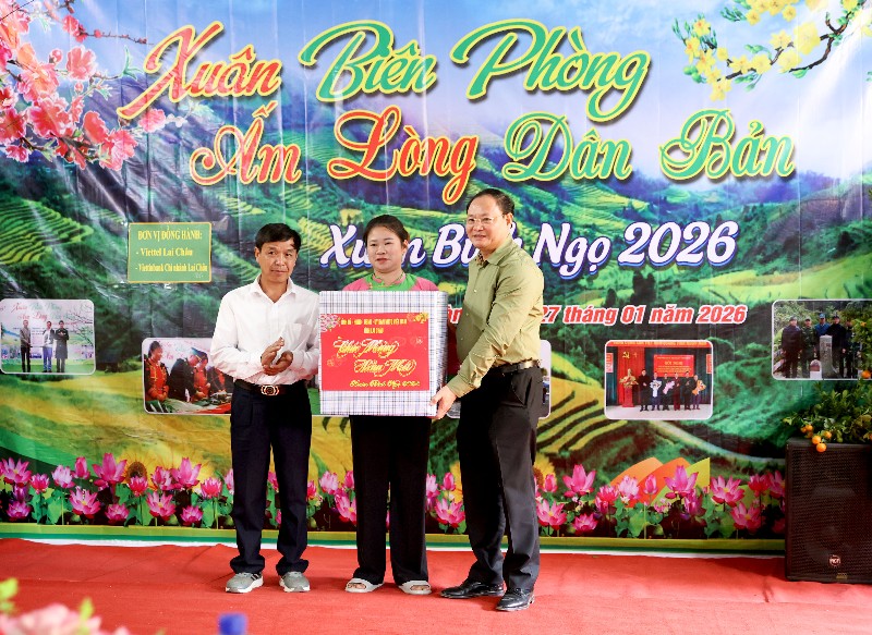 Bí thư Tỉnh uỷ Lê Minh Ngân dự Chương trình “Xuân biên phòng ấm lòng dân bản” tại xã Khổng Lào