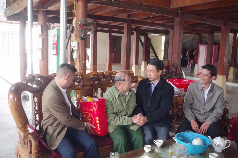 Đoàn công tác của tỉnh thăm, chúc Tết xã Nậm Cuổi