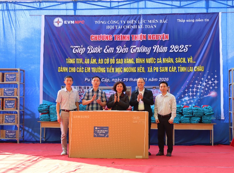 Chương trình thiện nguyện “Tiếp bước em đến trường năm 2025” tại xã Pu Sam Cáp