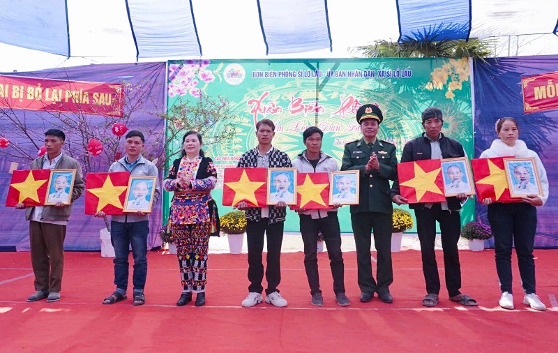 Chủ tịch HĐND tỉnh Giàng Páo Mỷ dự Chương trình “Xuân Biên phòng ấm lòng dân bản” tại bản Xin Chải