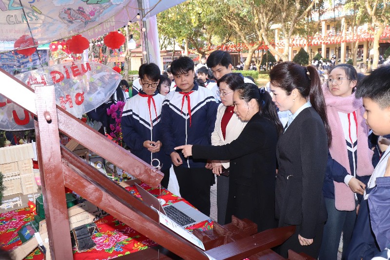 Ngày hội STEM - Chuyển đổi số vì tương lai xanh