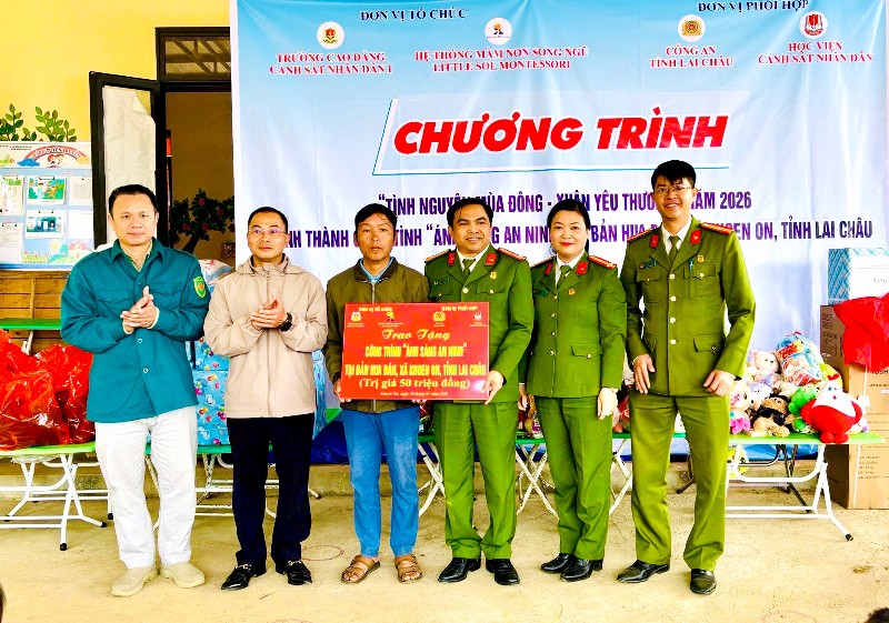 Khánh thành công trình “Nước sạch cho em” và công trình “Ánh sáng an ninh” tại xã Khoen On