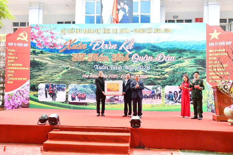 Xuân đoàn kết - Tết thắm tình quân dân 