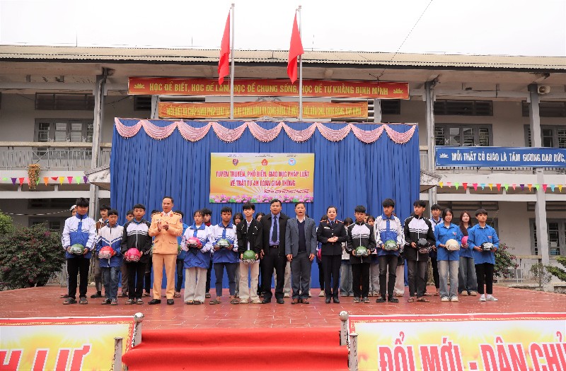 Tăng cường tuyên truyền pháp luật về trật tự, an toàn giao thông cho học sinh THPT Bình Lư