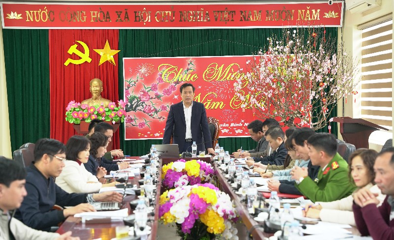 Đoàn kiểm tra số 4 làm việc với xã Tân Uyên về công tác chuẩn bị bầu cử