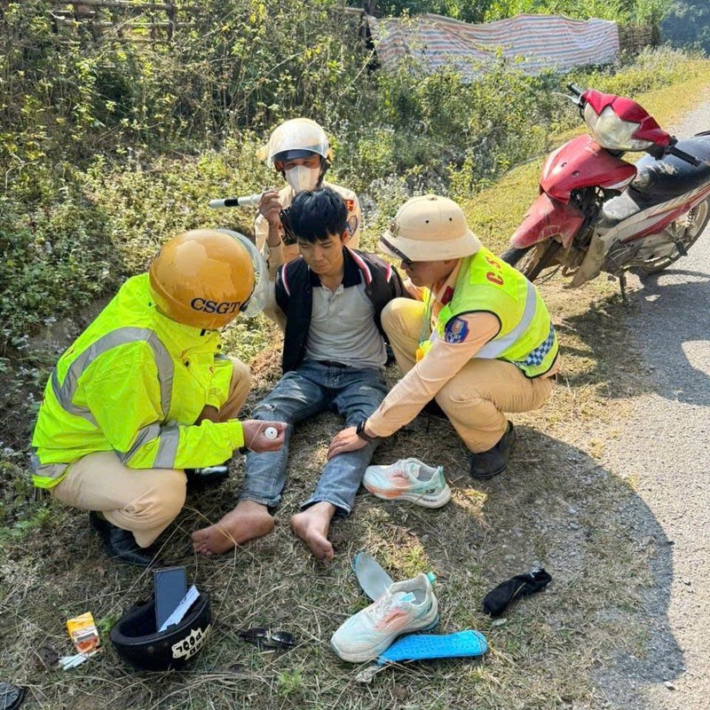 Đội Cảnh sát giao thông đường bộ số 4 liên tiếp lập công trong những ngày giáp tết