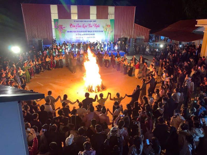 Giao lưu văn nghệ chào mừng thành công Đại hội XIV của Đảng