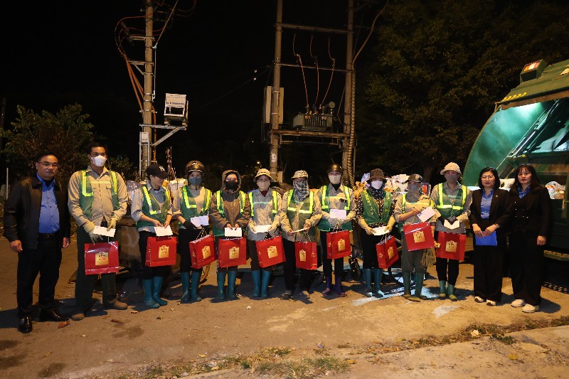 Tặng 10 suất quà cho công nhân lao động nhân dịp Tết Nguyên đán 2026