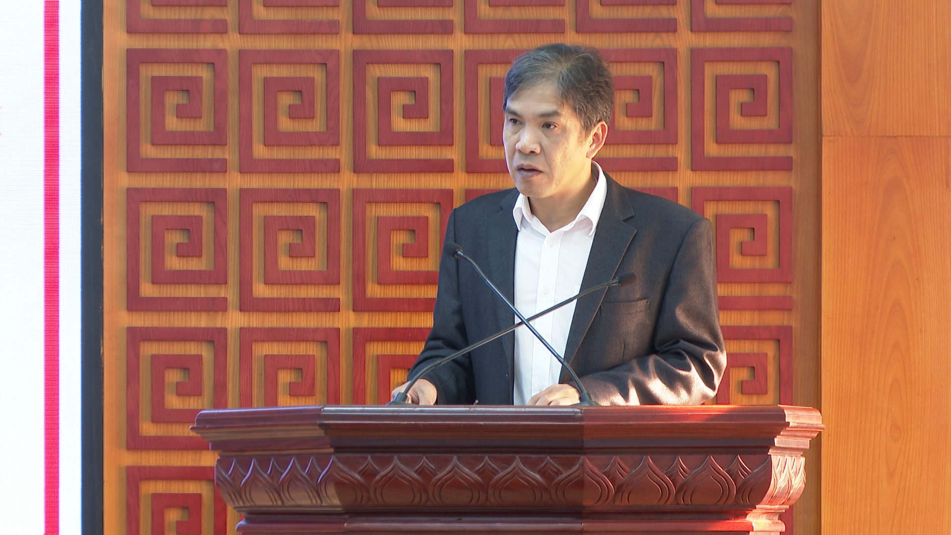 đồng chí Hoàng Kiều Anh – Phó Chủ tịch Uỷ ban MTTQ Việt Nam tỉnh phát biểu tại Chương trình 