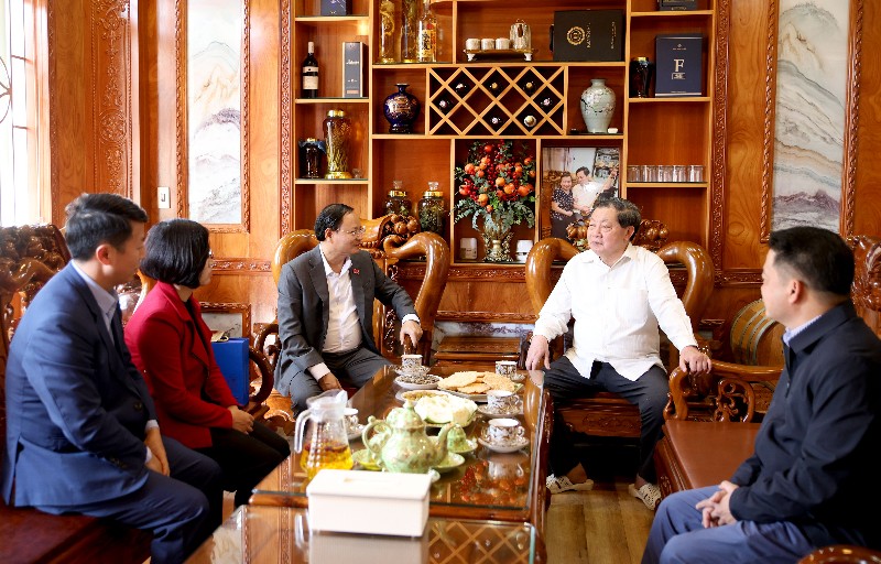 Bí thư Tỉnh uỷ Lê Minh Ngân thăm, chúc Tết đồng chí Lò Văn Giàng