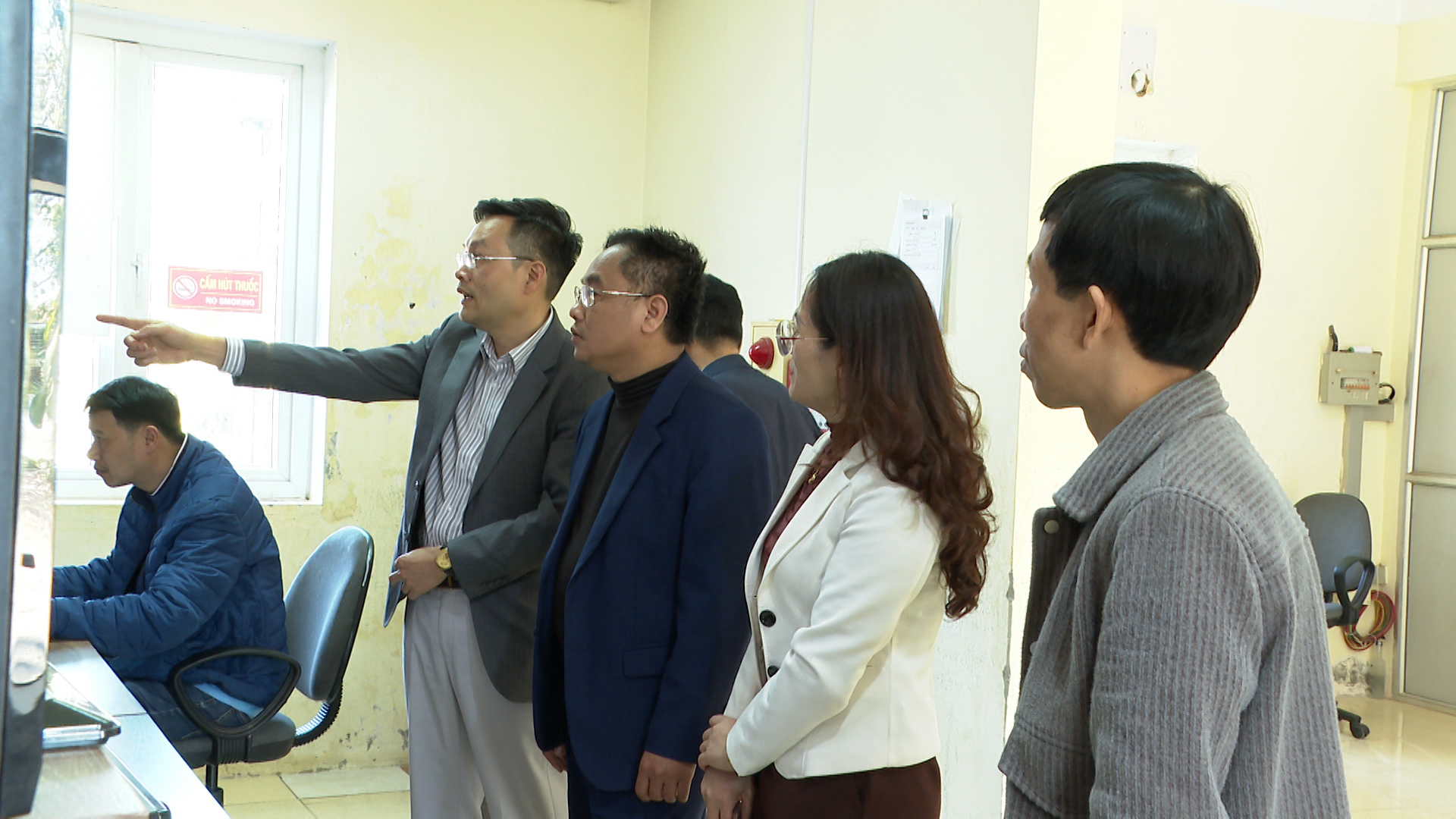 Liên đoàn Lao động tỉnh thăm, tặng quà đoàn viên Công đoàn Báo và Phát thanh, truyền hình Lai Châu thực hiện nhiệm vụ trực tết