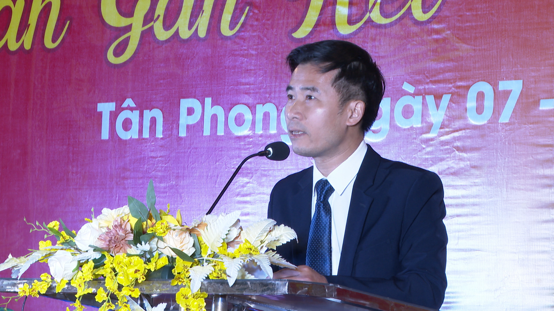 Ông Lê Xuân Dũng – Phó Chủ tịch UBND phường Tân Phong phát biểu khai mạc Chương trình