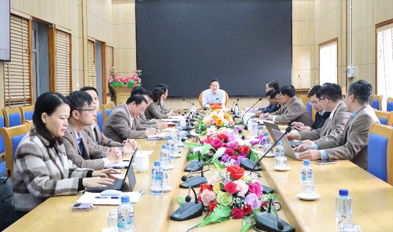 Phó Bí thư Tỉnh ủy Nguyễn Tuấn Anh làm việc với Ban Thường vụ Đảng ủy xã Bum Tở