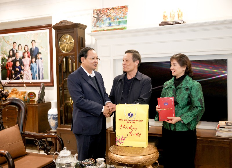 Bí thư Tỉnh uỷ Lê Minh Ngân thăm, chúc tết nguyên lãnh đạo tỉnh tại Hà Nội