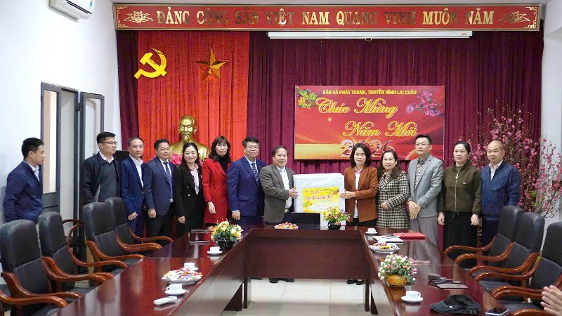 Phó Chủ tịch Thường trực UBND tỉnh Tống Thanh Hải chúc tết các đơn vị làm nhiệm vụ trực tết