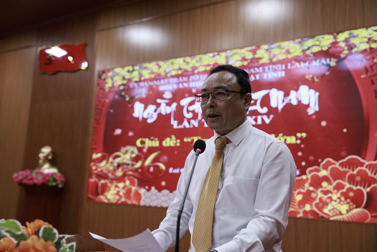 Đồng chí Phạm Văn Hải - Chủ tịch Hội Văn học nghệ thuật tỉnh Lai Châu phát biểu khai mạc Ngày thơ Việt Nam tại Lai Châu