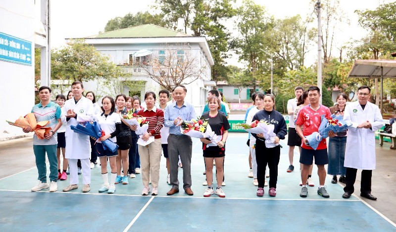 Bệnh viện Y học cổ truyền: Giải thể thao giao lưu Pickeball và kéo co 