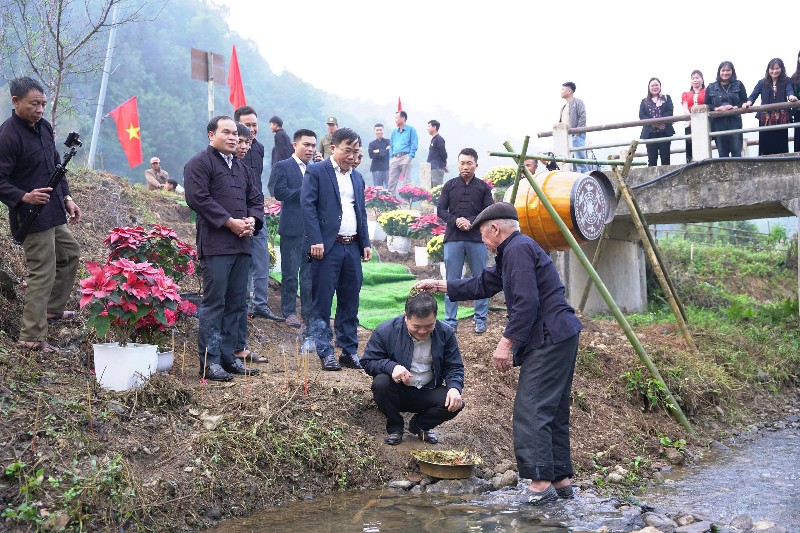 Đầu Xuân về Tân Uyên vui hội Xòe Chiêng với đồng bào dân tộc Thái