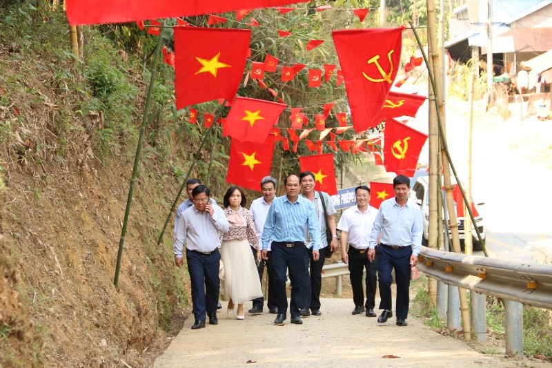 Đoàn kiểm tra số 3 rà soát công tác chuẩn bị bầu cử tại xã Bum Nưa