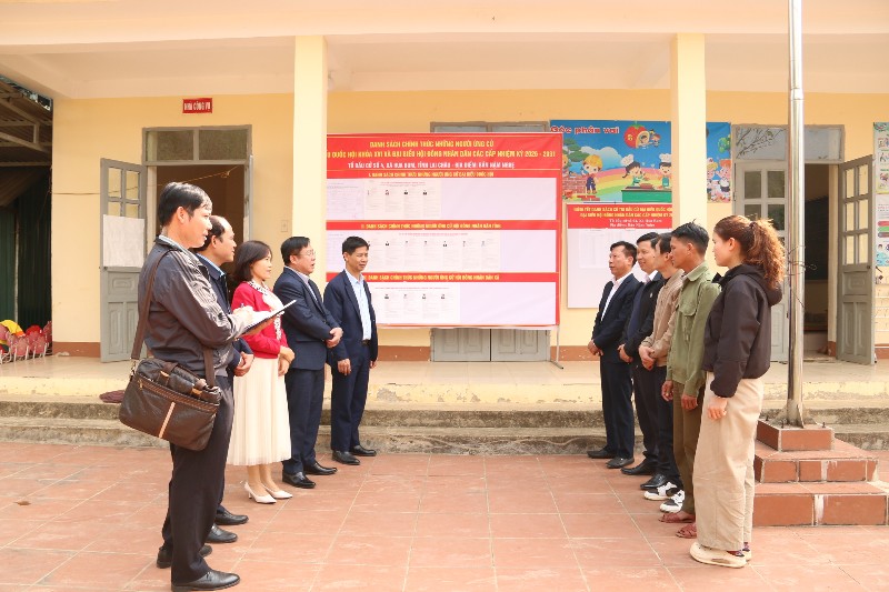 Đoàn kiểm tra số 3 rà soát công tác chuẩn bị bầu cử tại xã Hua Bum 