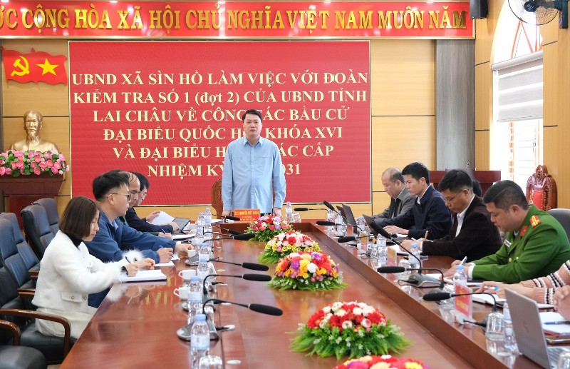 Đoàn Kiểm tra của Ủy ban Bầu cử tỉnh làm việc tại xã Sìn Hồ và Hồng Thu